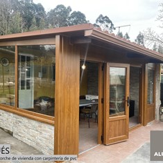 Cierre de porche para vivienda con carpintería de PVC