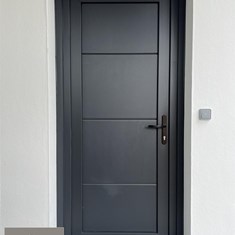 Colocación de puerta de entrada
