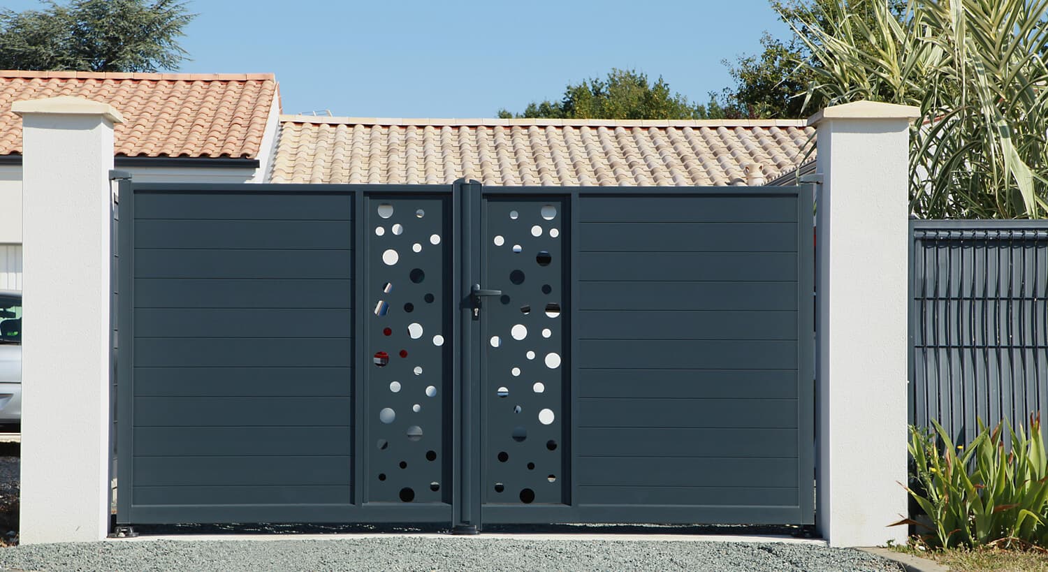 Puertas y portales aluminio y PVC en A Coruña